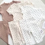 ชุดเซทเด็กผู้หญิงลายจุดสุดคิ้วท์ เสื้อคอกลม+กางเกงขายาว