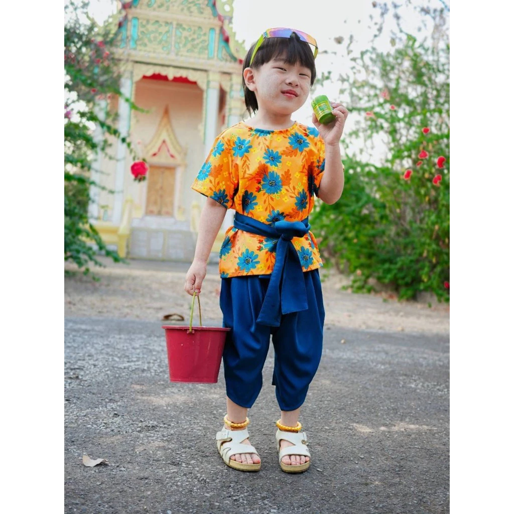 ชุดไทยลายดอกสำหรับเด็กชาย สไตล์โดดเด่นปี 2025