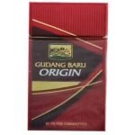 ซองบุหรี่ Gudang Baru Original วางคู่กับแล็ปท็อปและแก้วกาแฟ สื่อถึงการพักผ่อนของคนวัยทำงาน